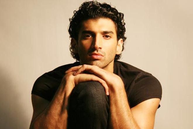 Aditya Roy Kapur says that girls can be as forthcoming as guys